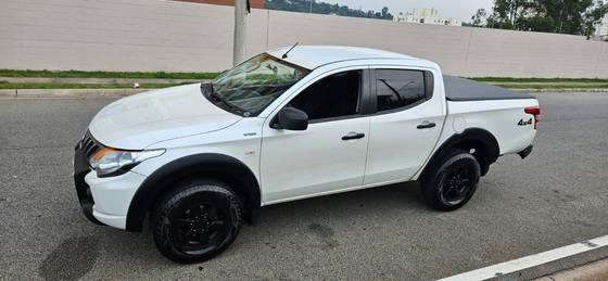 MITSUBISHI L200 TRITON 2.4 16V TURBO DIESEL OUTDOOR GLS CD 4X4 AUTOMÁTICO